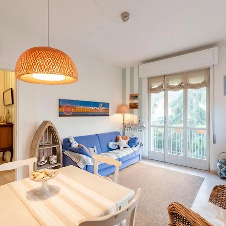 Apartament Joivy Stylish Flat With Balcony Near Castle