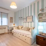 Joivy Stylish Flat With Balcony Near Castle