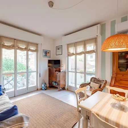 Lejlighed Joivy Stylish Flat With Balcony Near Castle *