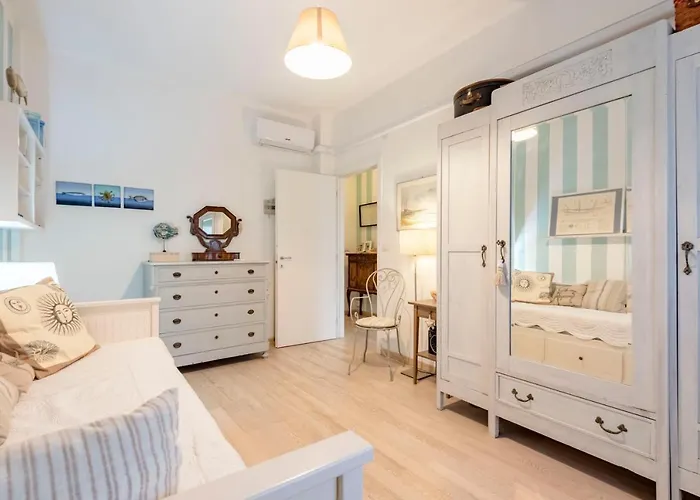 Joivy Stylish Flat With Balcony Near Castle דירה *